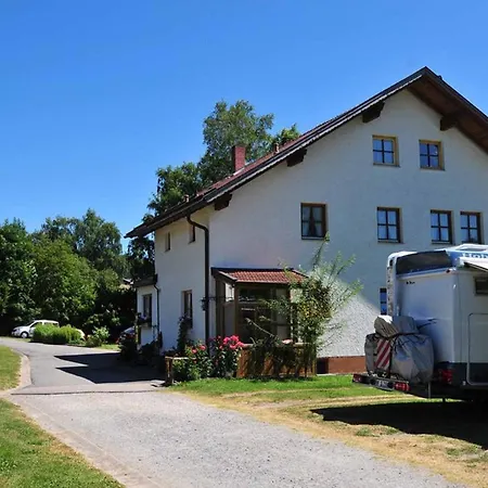 Camping- U. Wohnmobilstellplatz Lam